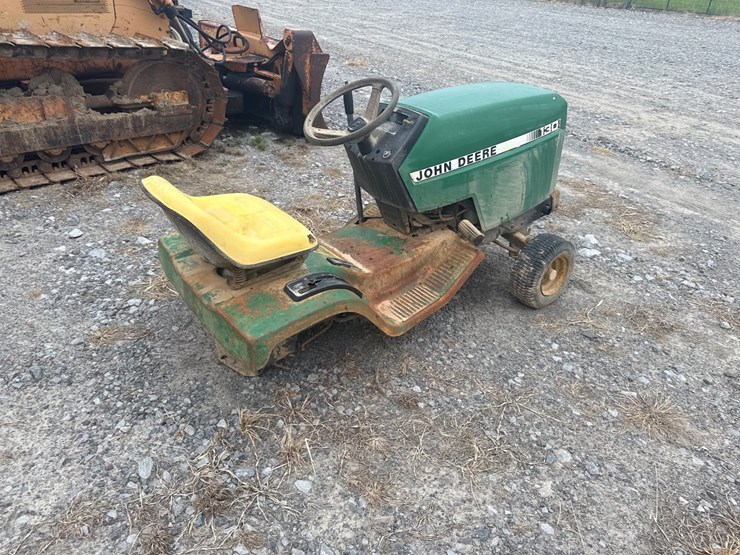 john-deere-130-image-3