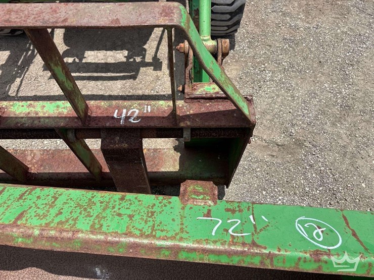 john-deere-utility-loader-tractor-image-13