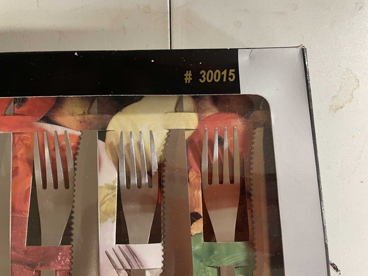 #10812-•-meat-eaters-12-piece-steak-knife-set-image-6