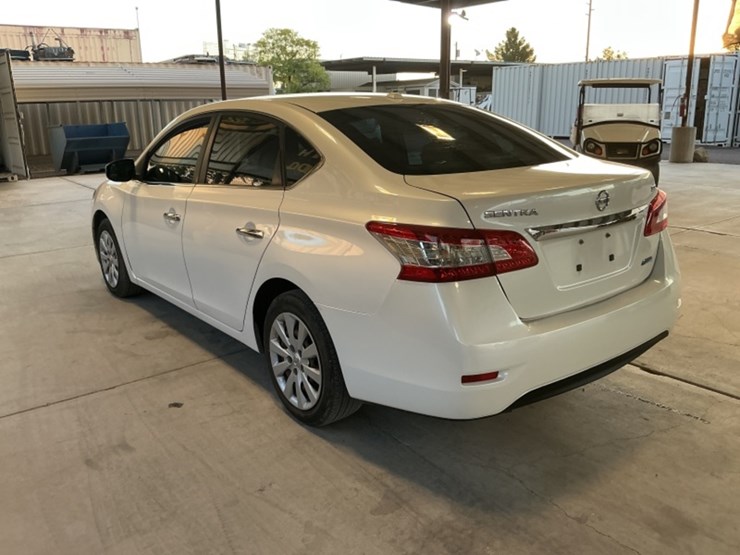 2013-nissan-sentra-sdn-image-5