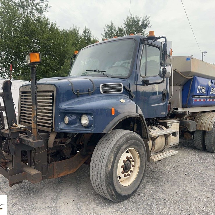 2010 FREIGHTLINER M2 106