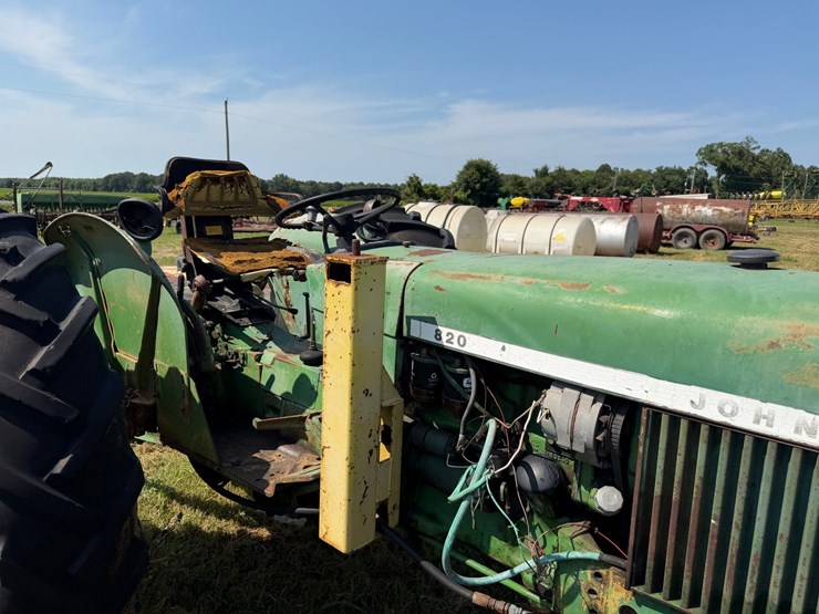 1972-john-deere-820-image-27