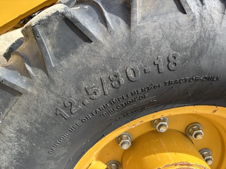 2022-caterpillar-430-image-28