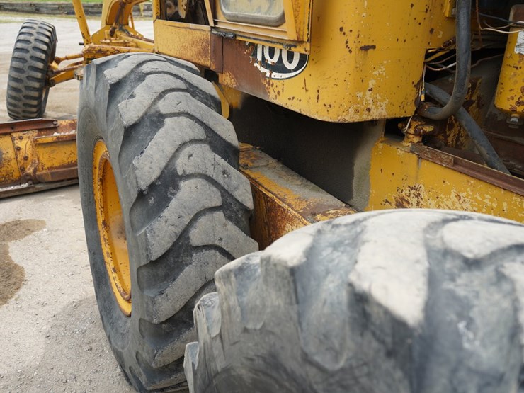 allis-chalmers-m100-motor-grader-image-12