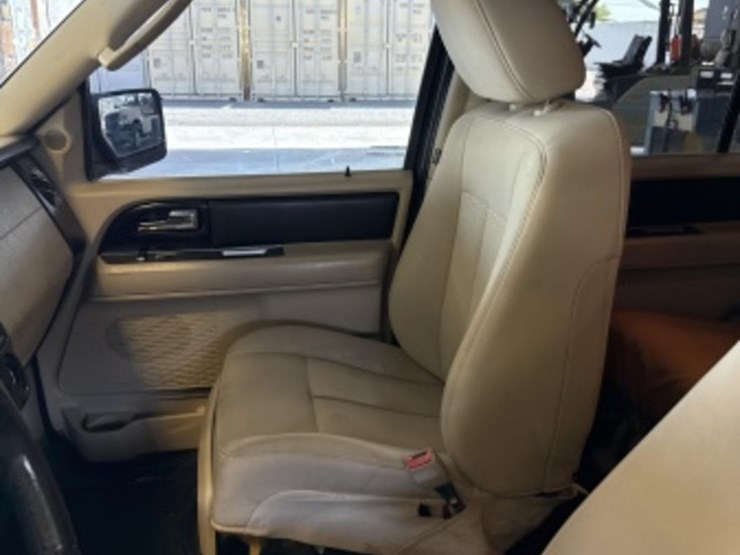 2015-ford-expedition-image-21