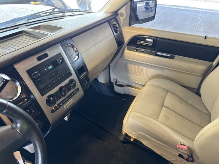2015-ford-expedition-image-18