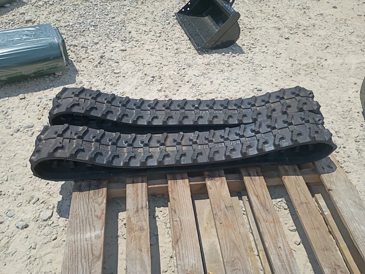 #l63-054-•-mini-rubber-tracks-image-1