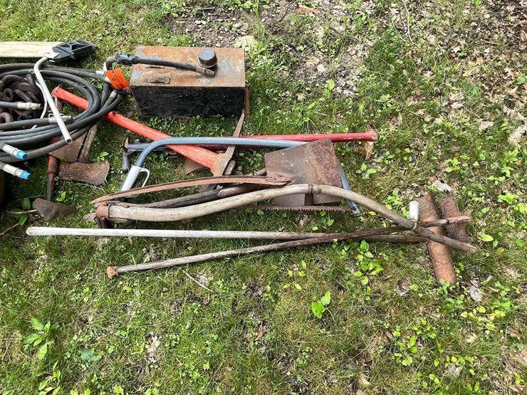#6109-•-hydraulic-hoses,-stainless-steel-bowls,-hub-caps-&-pick-axe-image-2