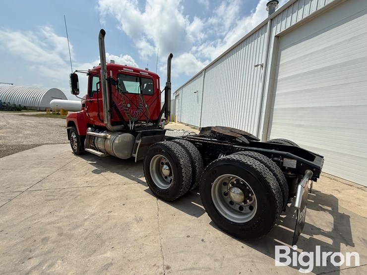 2023-mack-pinnacle-64t-image-7