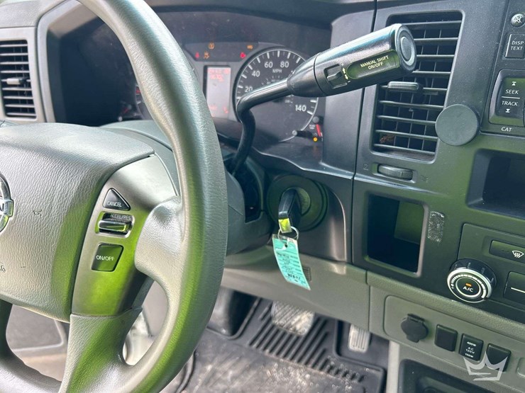 2017-nissan-nv2500hd-image-18