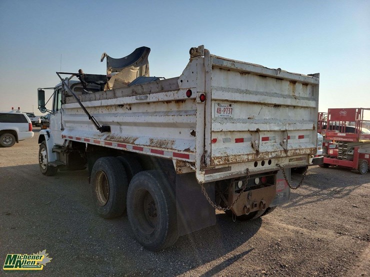 2000-freightliner-fl80-image-8