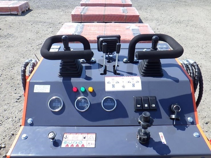 2026-tpm-t460-skid-steer-tracked-loader-image-13