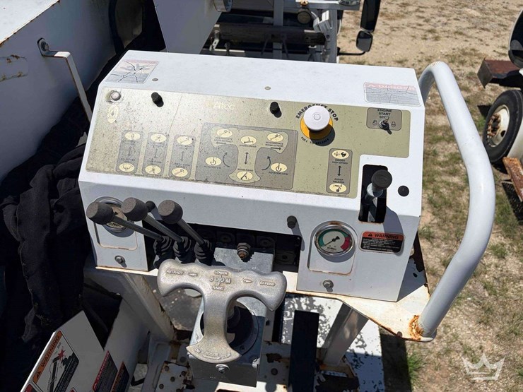 2018-freightliner-m2-106-image-12