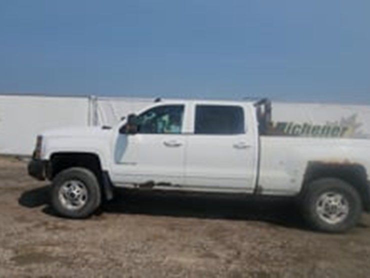 2015-chevrolet-silverado-2500hd-image-5