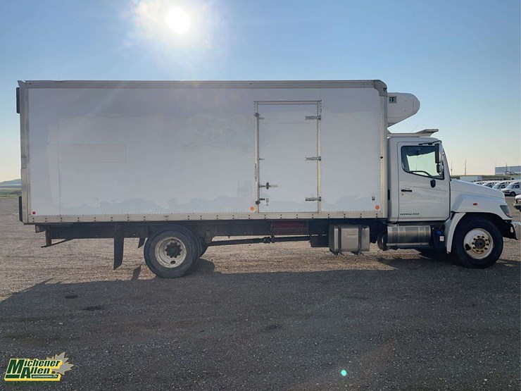 2016-hino-308-image-6