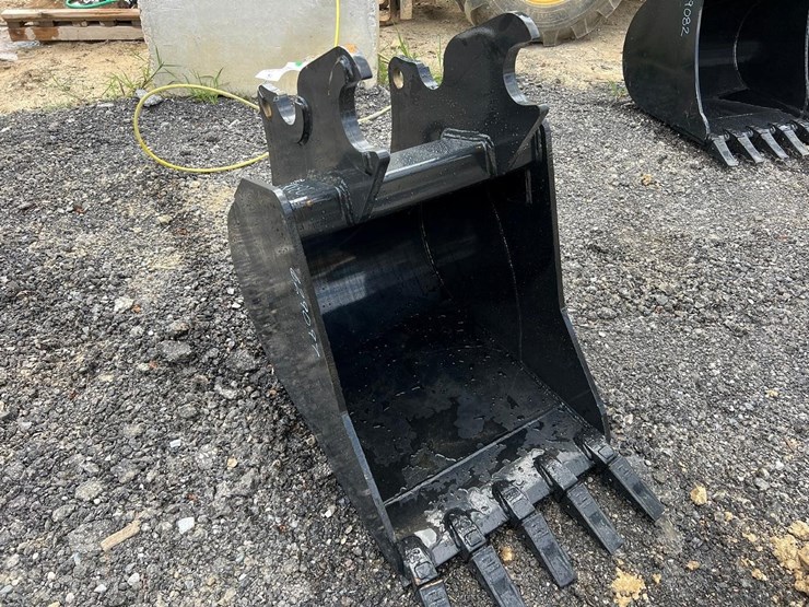 24”-quick-attach-excavator-bucket-for-kx80-image-2