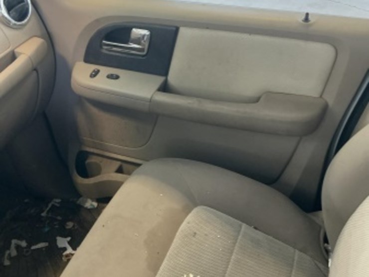 2005-ford-expedition-image-21