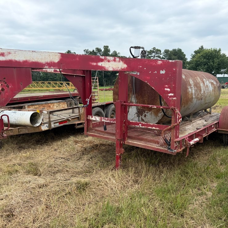 #52639 • T/A 14' Gooseneck Utility Trailer w/ ~1,000gal Fuel Tank INV#52639