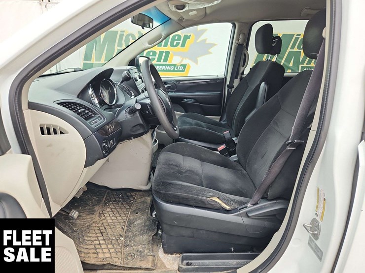 2016-dodge-grand-caravan-image-13