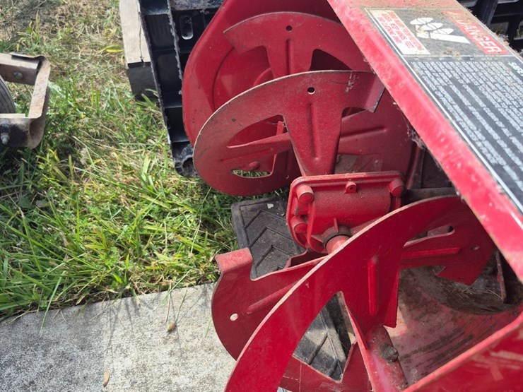 #92-•-6-hp-snow-blower-image-4