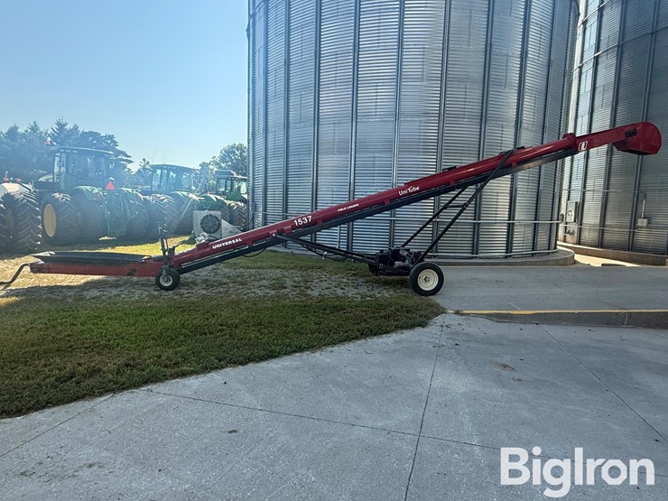 2022-universal-industries-1537-field-loader-self-propel-belt-conveyor-image-9