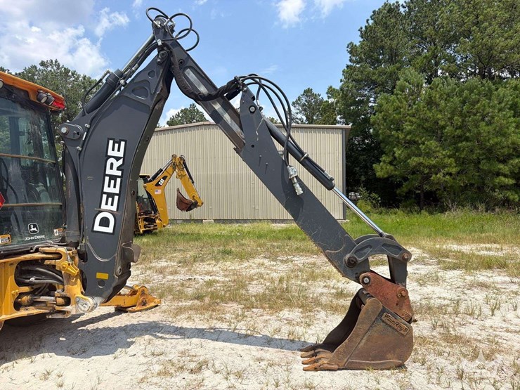 2017-deere-310l-image-28