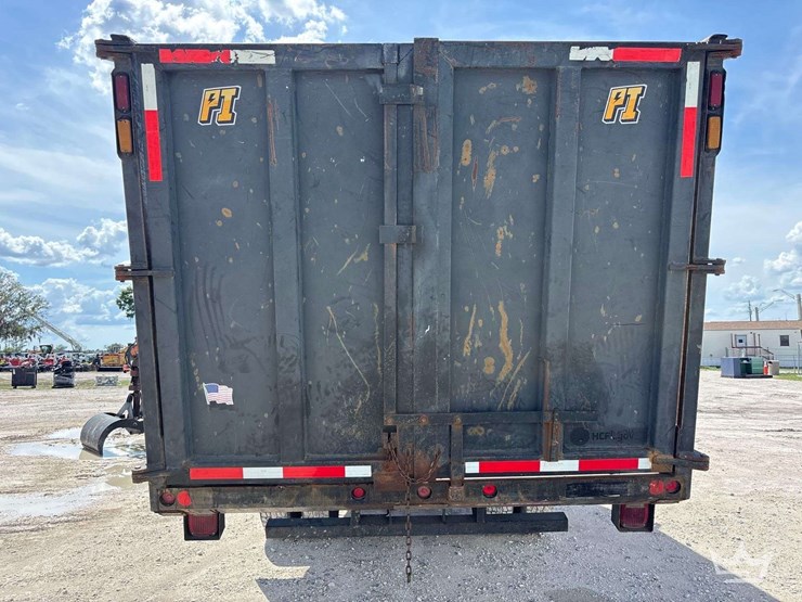 2014-freightliner-m2-106-image-15