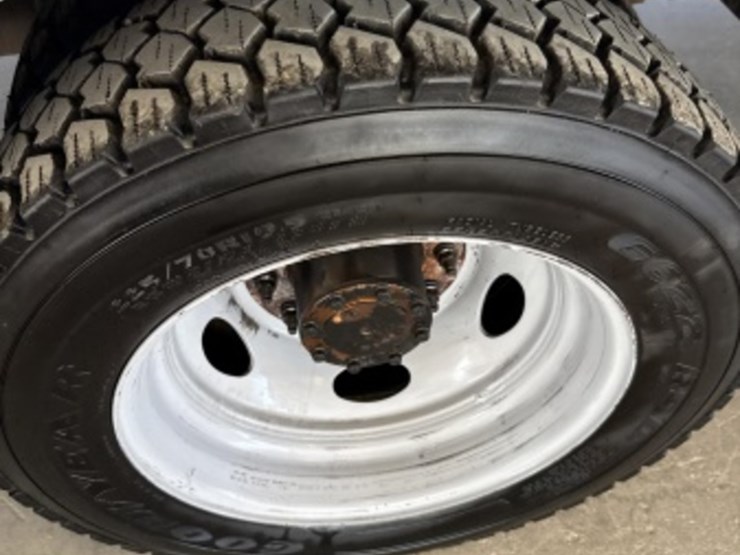 2015-ford-f550-image-11