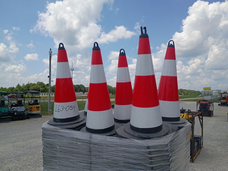 #l63-059-•-250--zjg-traffic-cones-image-9