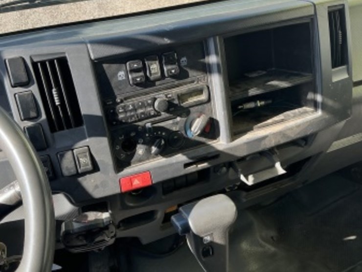 2009-isuzu-nqr-image-14