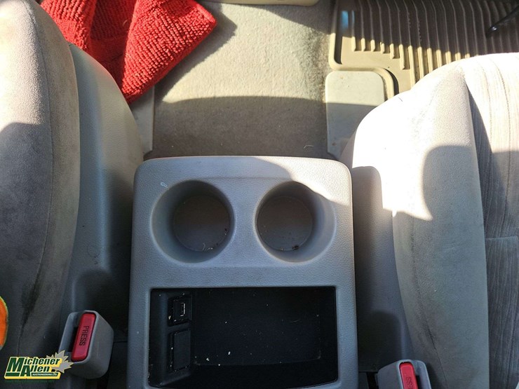 2013-nissan-quest-image-24