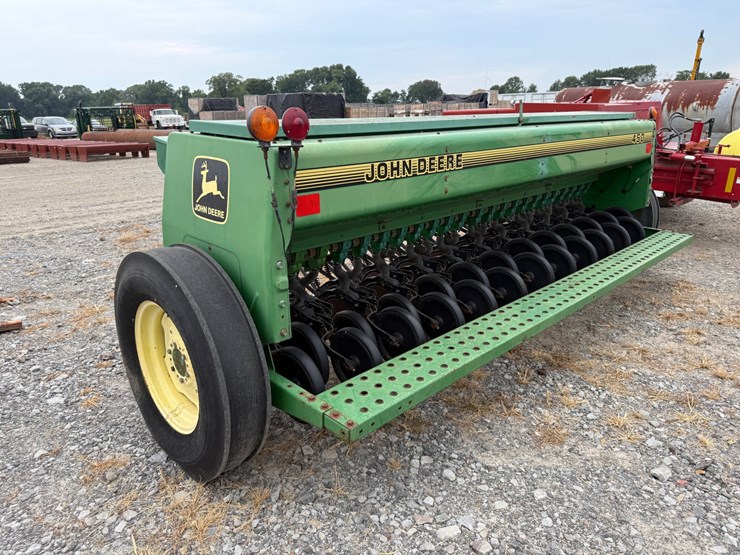 john-deere-450-image-4