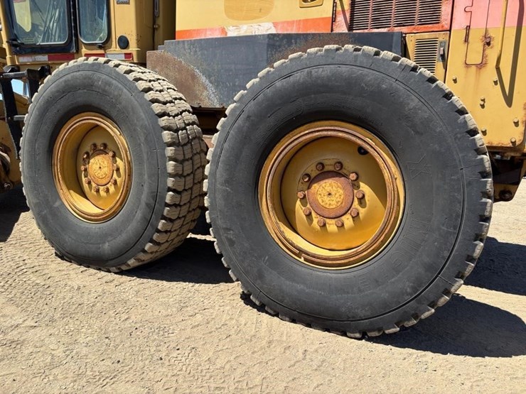 2005-caterpillar-143h-image-34