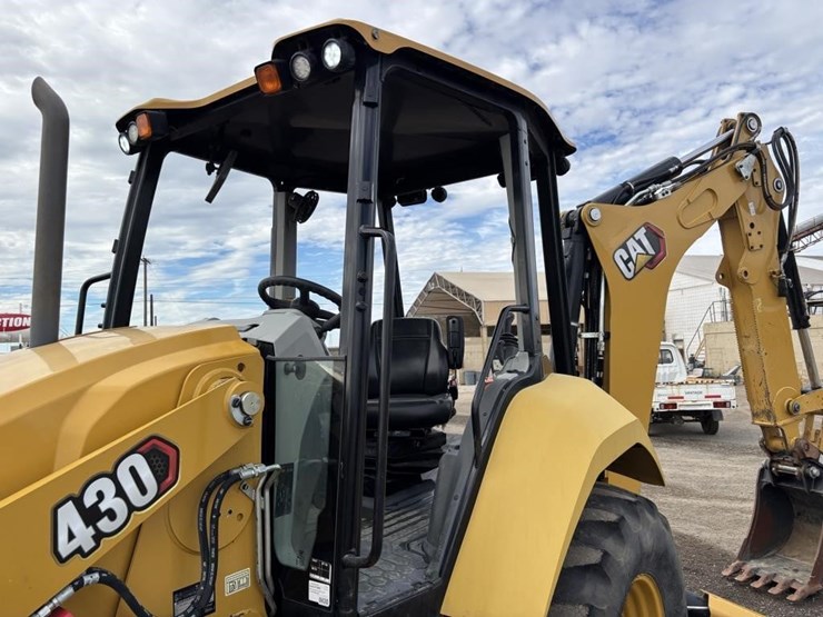 2022-caterpillar-430-image-28