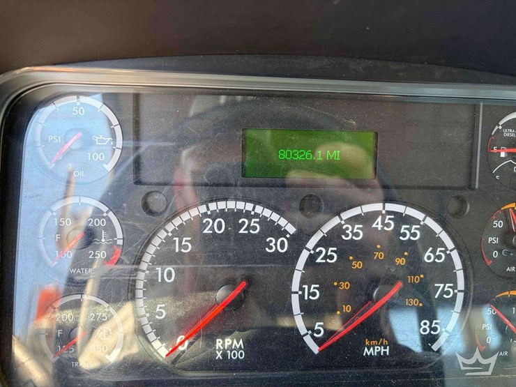 2018-freightliner-m2-106-image-5