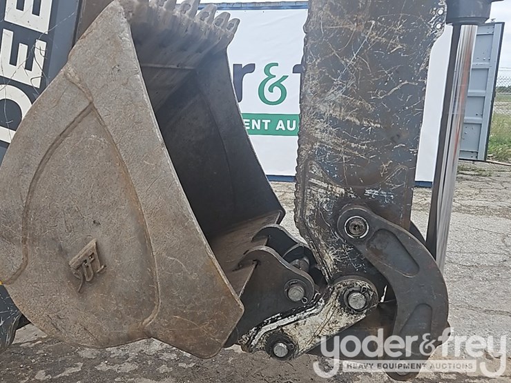 2014-deere-410k-image-34