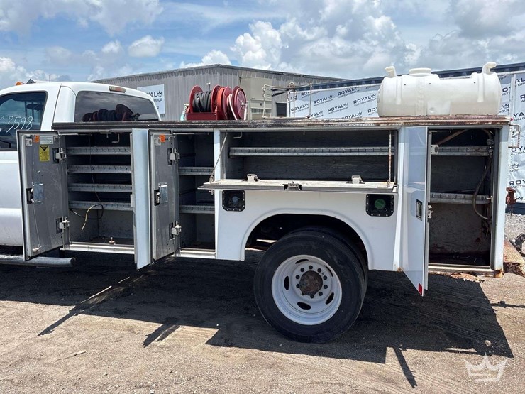 2011-ford-f450-image-17