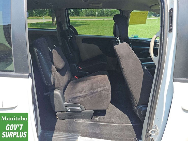 2014-dodge-grand-caravan-image-23