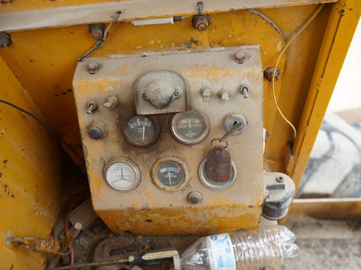 allis-chalmers-m100-motor-grader-image-29