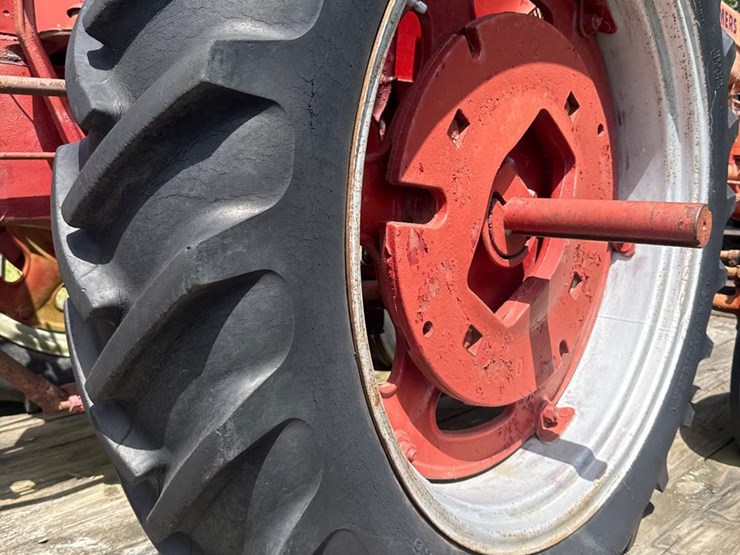 #28-•-farmall-model-super-c-image-2
