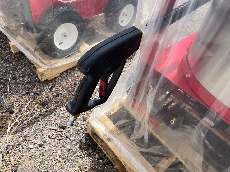 #2203-•-magnum-4000-gold-power-washer-image-12
