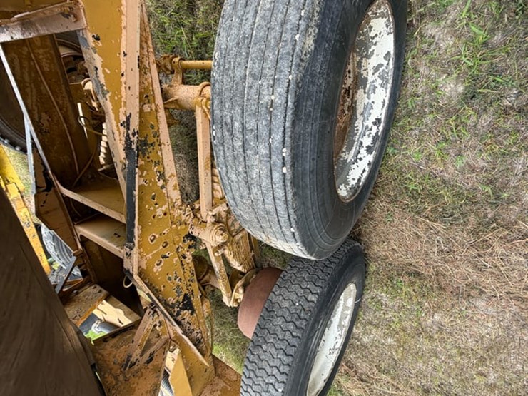 pull-type-tank-trailer-2000-gallon-image-5