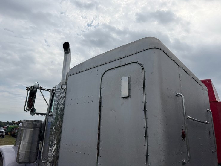 1989-peterbilt-379-image-30