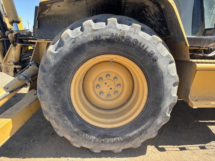 caterpillar-420d-image-30