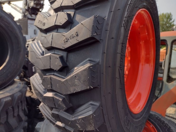 (4)-12-16.5-tires-on-bc-wheels-(qea-2319)-image-3
