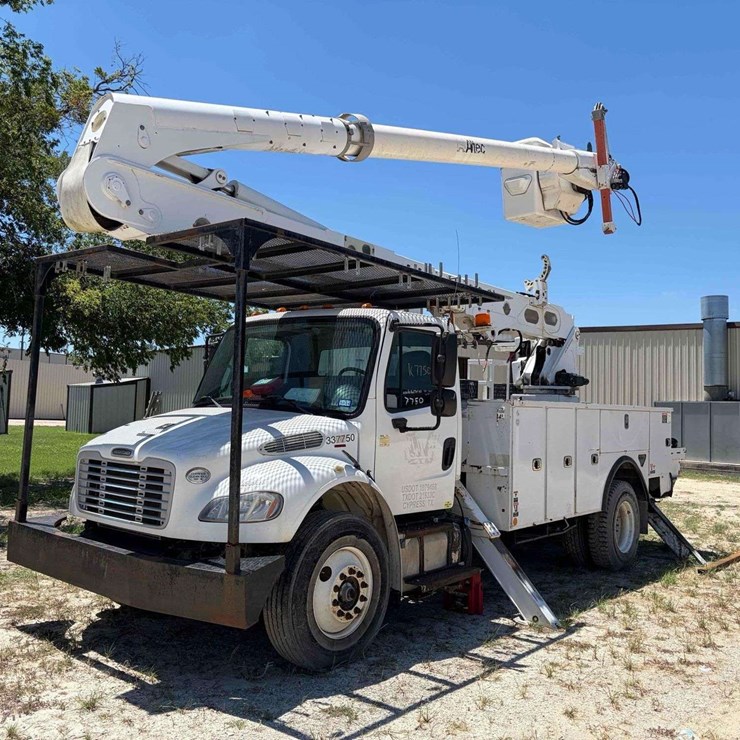 2017 FREIGHTLINER M2 106
