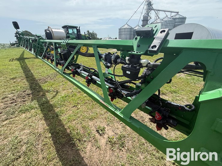 2020-john-deere-r4038-image-18