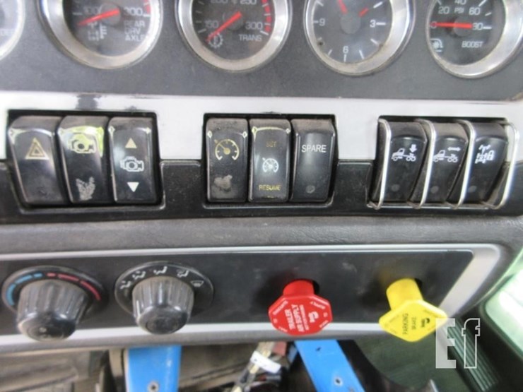 2015-kenworth-t800-image-13