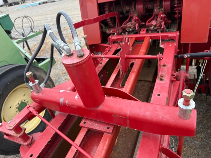 2017-new-holland-bc5070-image-14