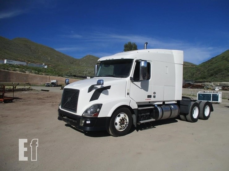 2015-volvo-10-image-1